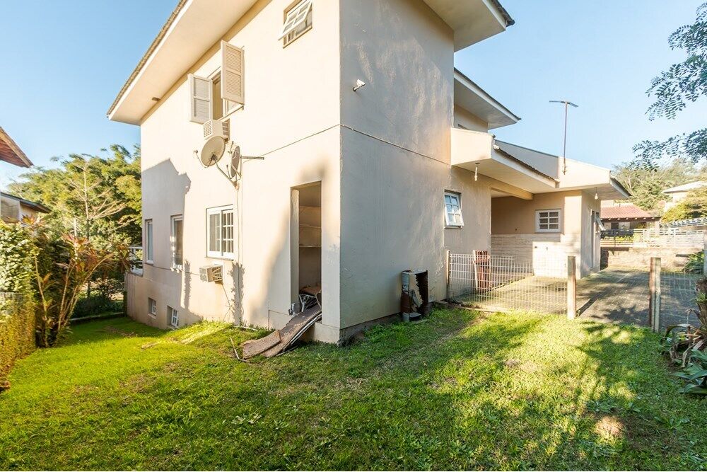 Casa de Condomínio à venda com 3 quartos, 310m² - Foto 2
