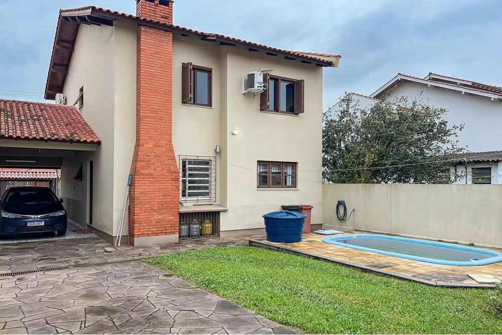 Casa à venda com 3 quartos, 241m² - Foto 1