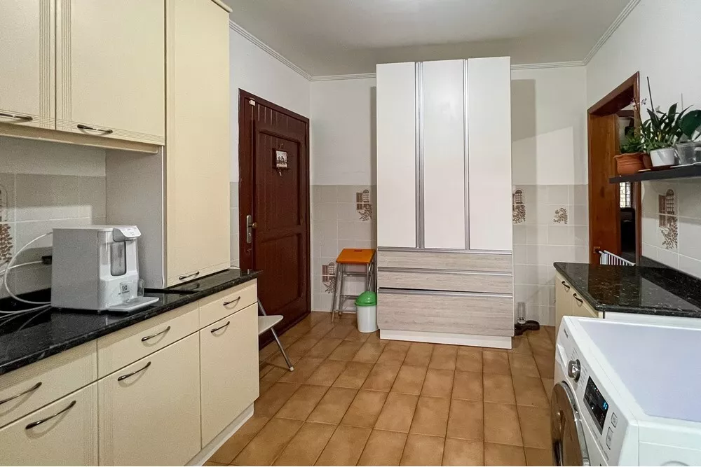 Casa à venda com 3 quartos, 241m² - Foto 11