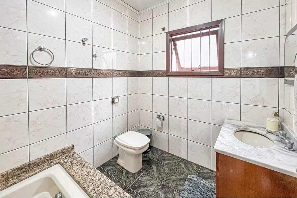 Casa à venda com 3 quartos, 241m² - Foto 4