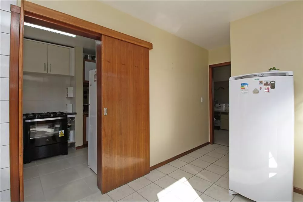 Casa à venda com 5 quartos, 275m² - Foto 2