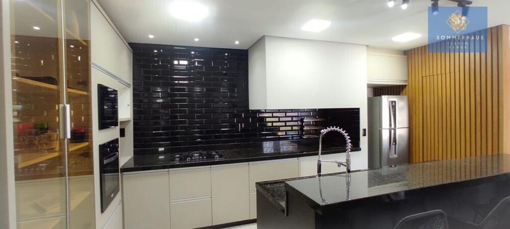 Casa à venda com 4 quartos, 180m² - Foto 2