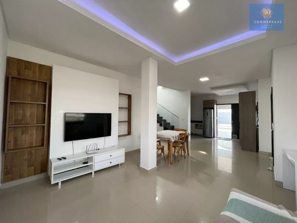 Casa à venda com 4 quartos, 200m² - Foto 4