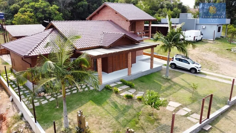 Sobrado, 3 quartos, 240 m² - Foto 1