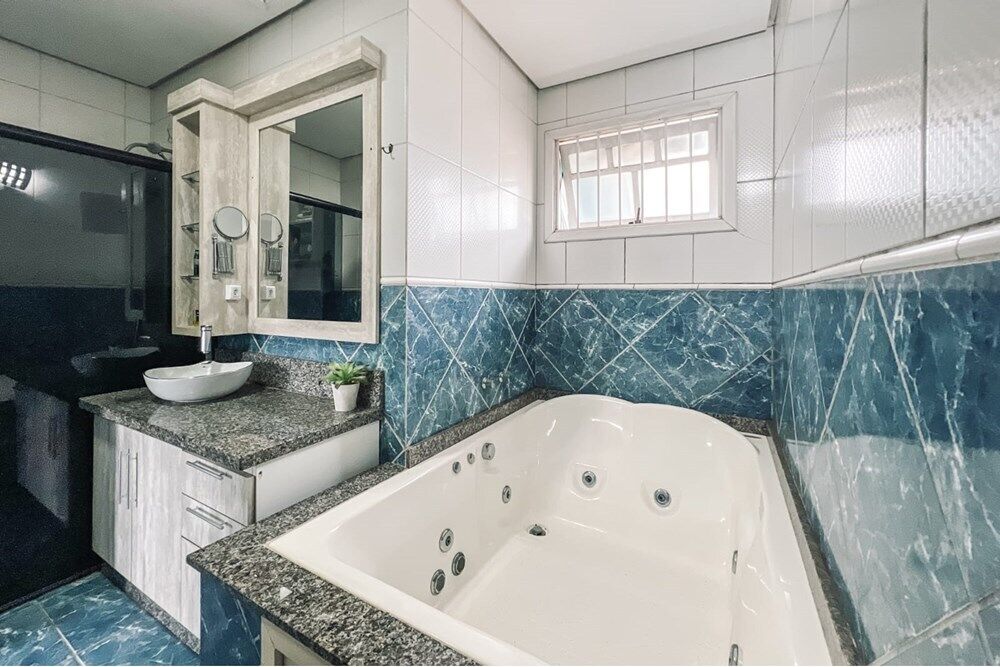 Casa à venda com 4 quartos, 300m² - Foto 2