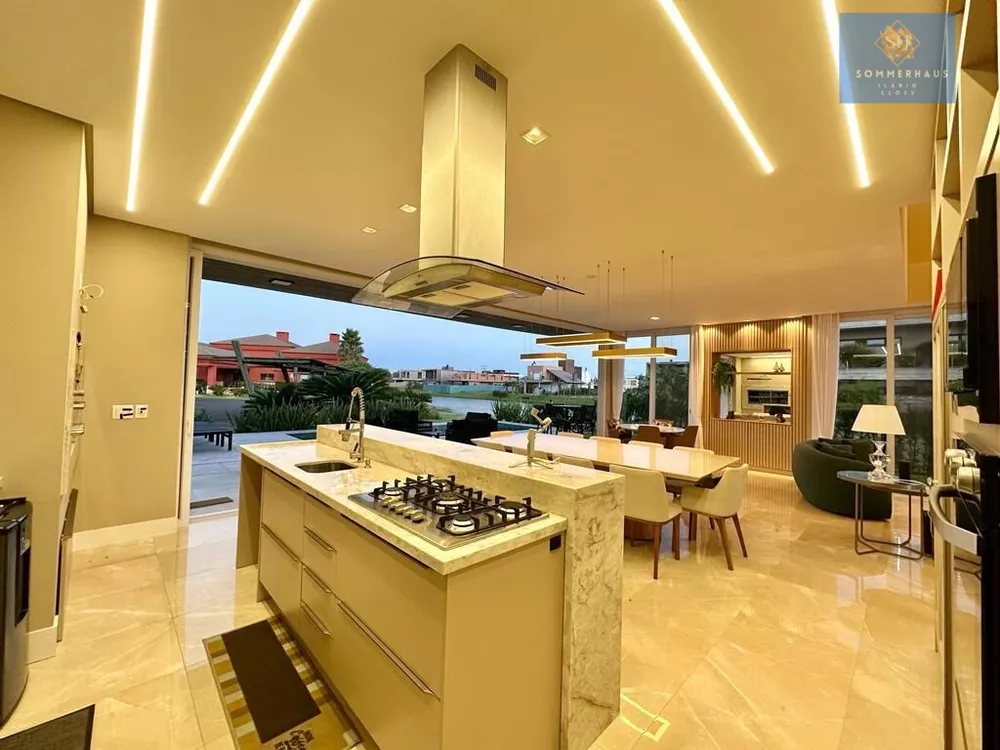 Casa à venda com 6 quartos, 320m² - Foto 8