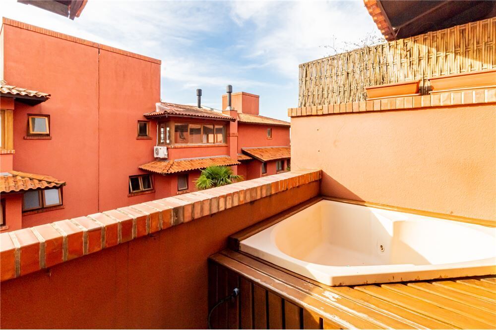 Casa de Condomínio à venda com 3 quartos, 214m² - Foto 1