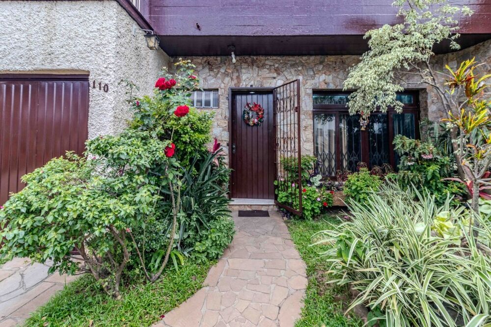 Casa à venda com 4 quartos, 250m² - Foto 2