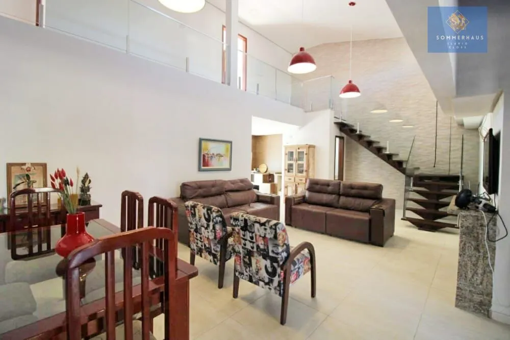 Casa, 4 quartos, 250 m² - Foto 1