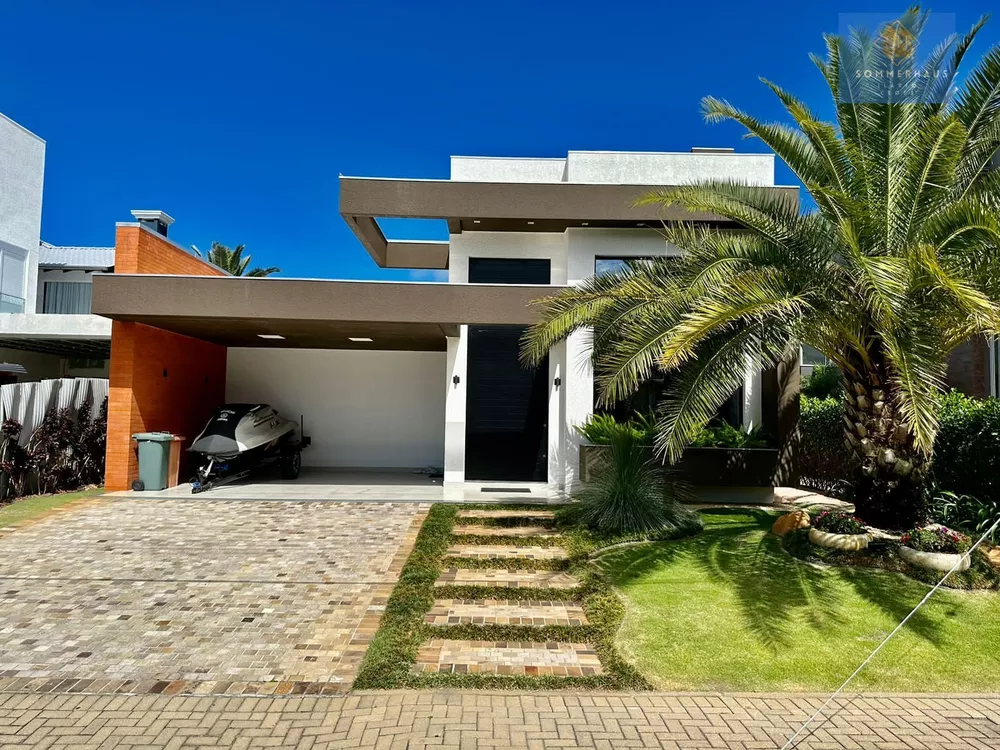 Casa de Condomínio à venda com 4 quartos, 210m² - Foto 1