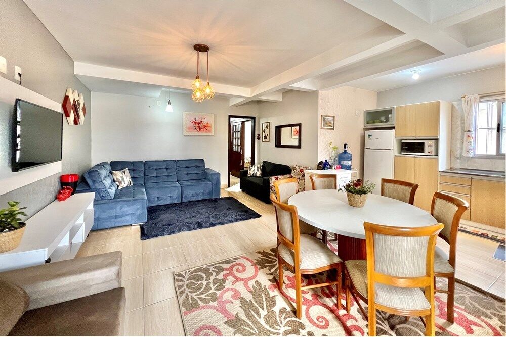 Casa à venda com 4 quartos, 227m² - Foto 2