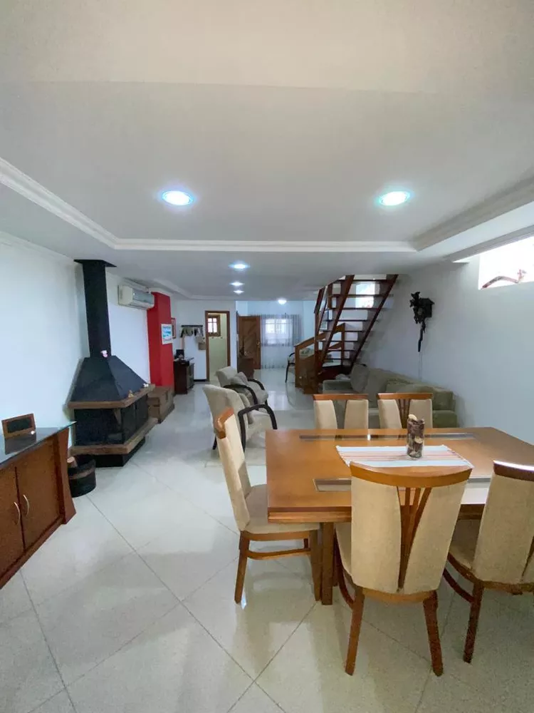 Casa à venda com 2 quartos, 170m² - Foto 1