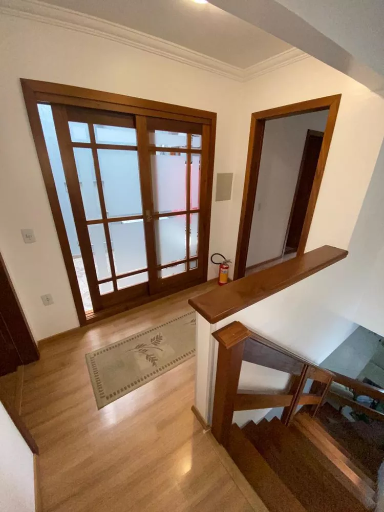 Casa à venda com 2 quartos, 170m² - Foto 2