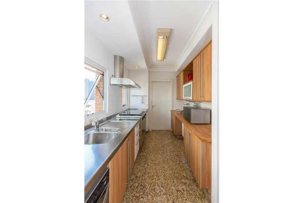 Apartamento, 3 quartos, 243 m² - Foto 1