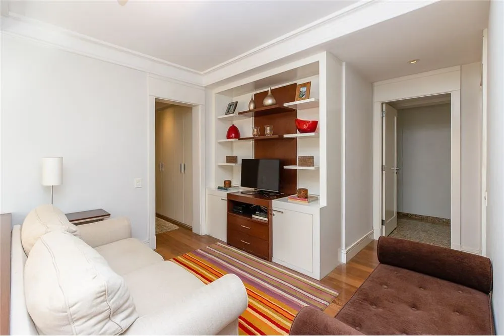 Apartamento, 3 quartos, 243 m² - Foto 2