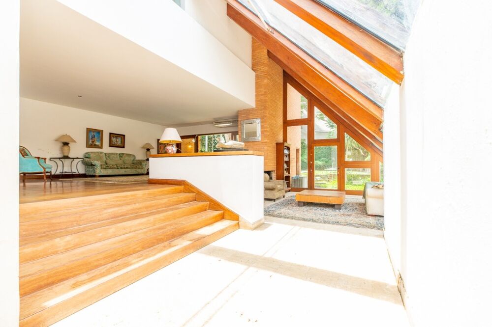Casa à venda com 4 quartos, 800m² - Foto 1