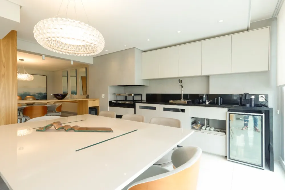 Apartamento, 3 quartos, 241 m² - Foto 1