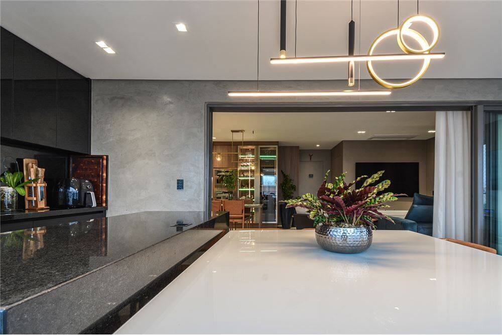 Apartamento à venda com 3 quartos, 131m² - Foto 1