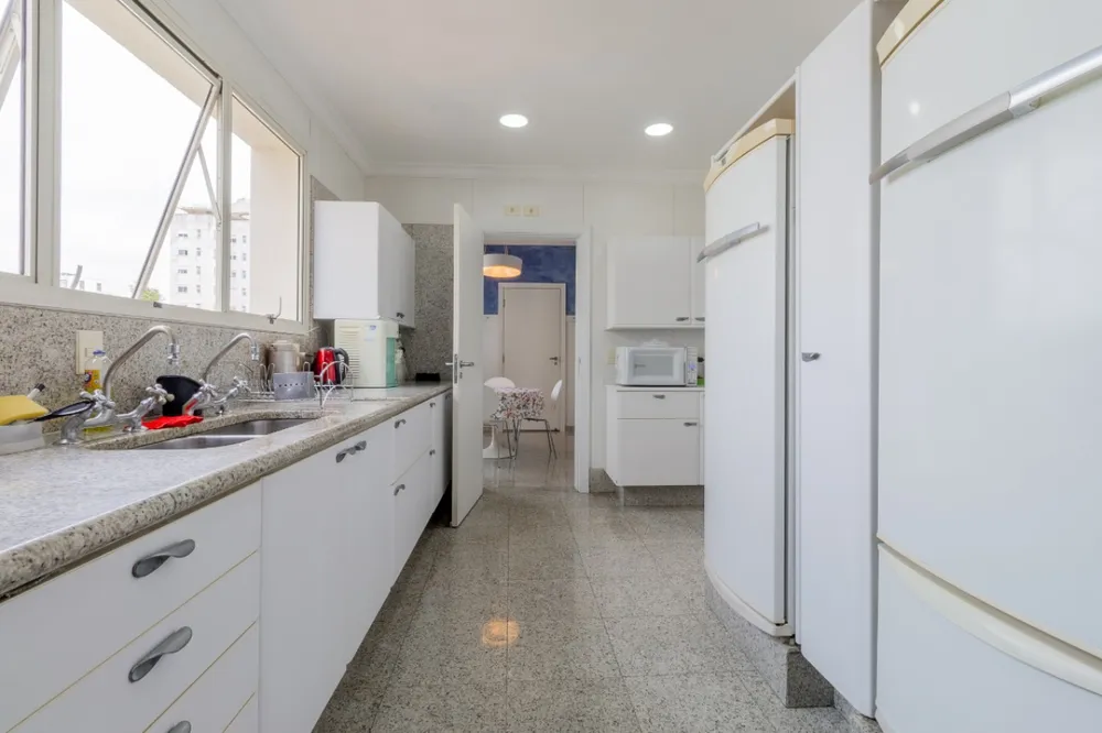 Apartamento, 3 quartos, 228 m² - Foto 2