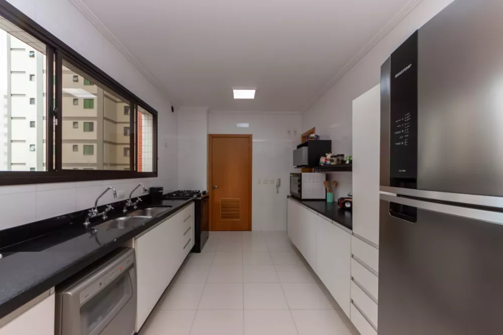 Apartamento à venda com 4 quartos, 208m² - Foto 9