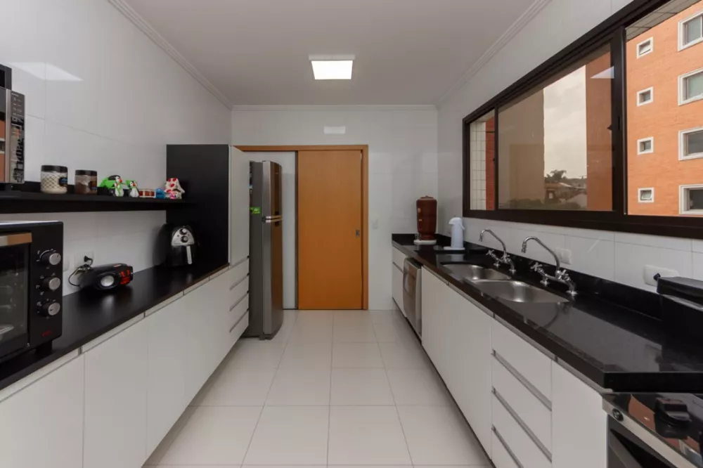 Apartamento à venda com 4 quartos, 208m² - Foto 8