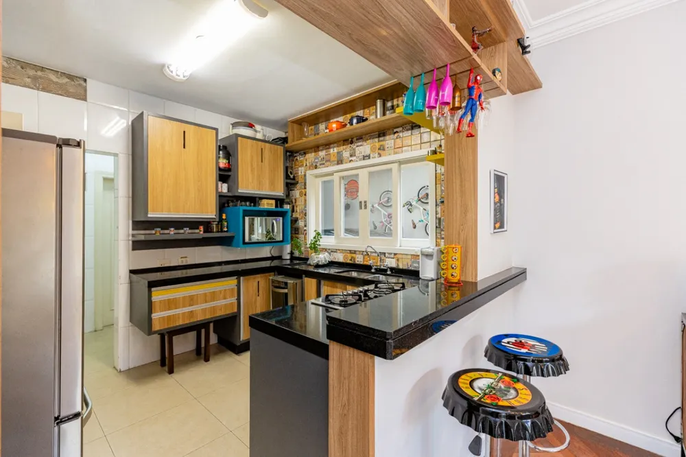 Casa, 4 quartos, 245 m² - Foto 1