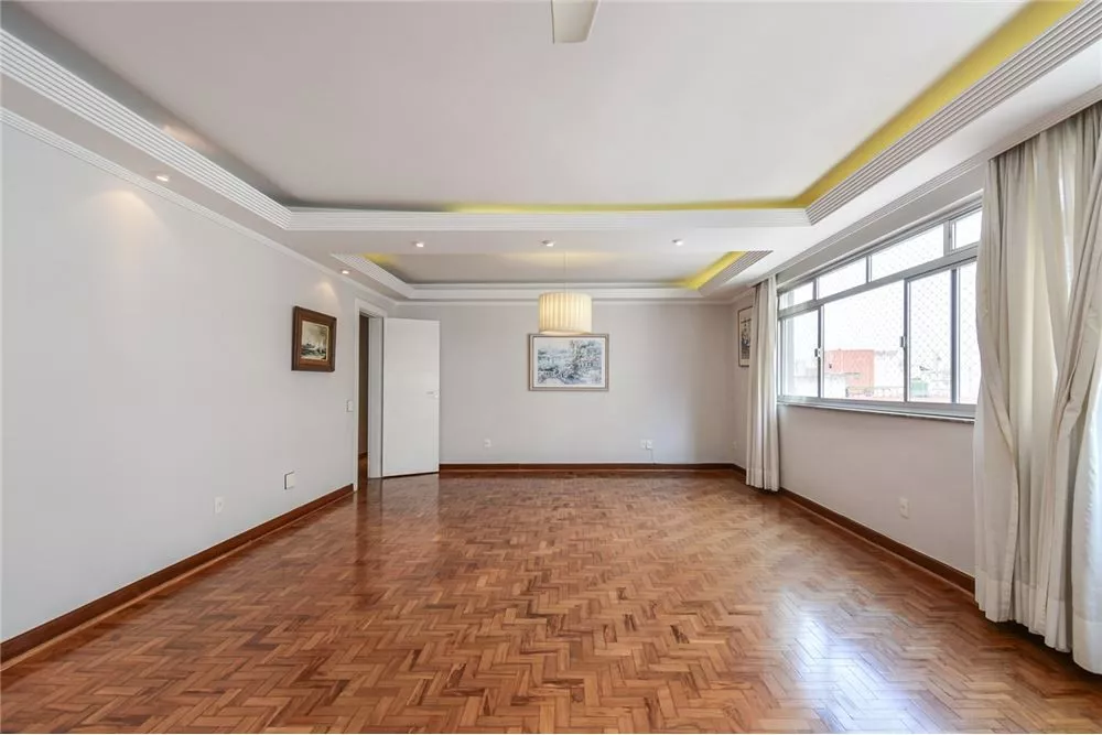 Apartamento à venda com 3 quartos, 158m² - Foto 2