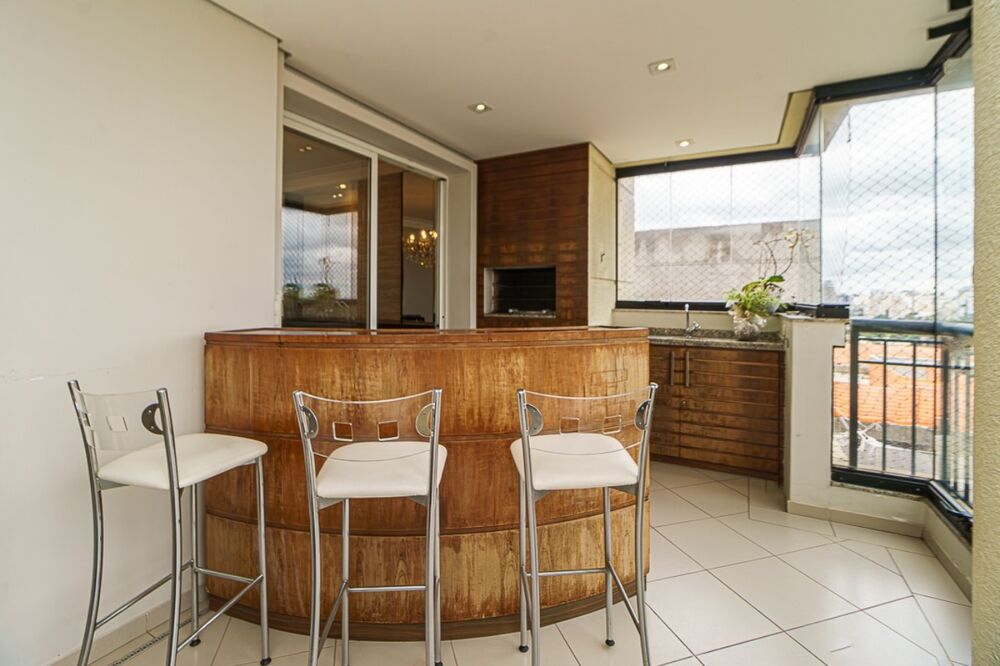 Apartamento à venda com 3 quartos, 214m² - Foto 2