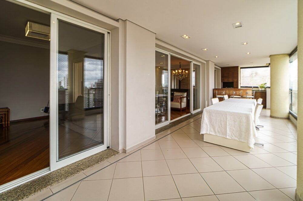 Apartamento à venda com 3 quartos, 214m² - Foto 1