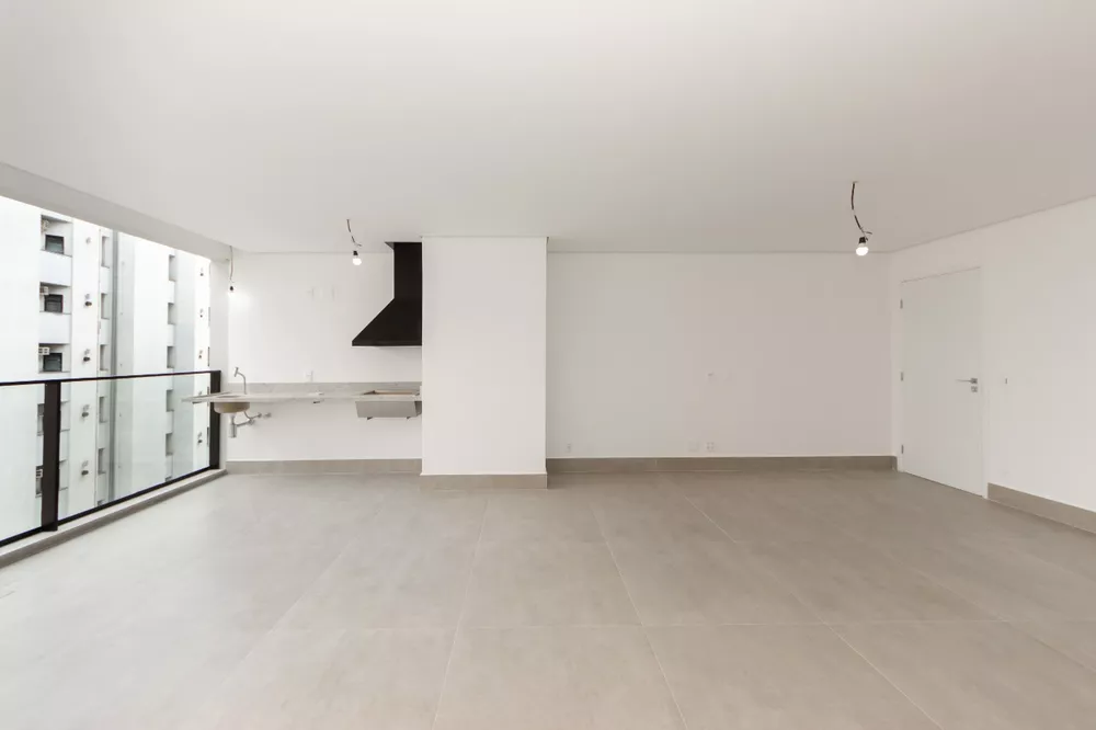 Apartamento à venda com 3 quartos, 208m² - Foto 2