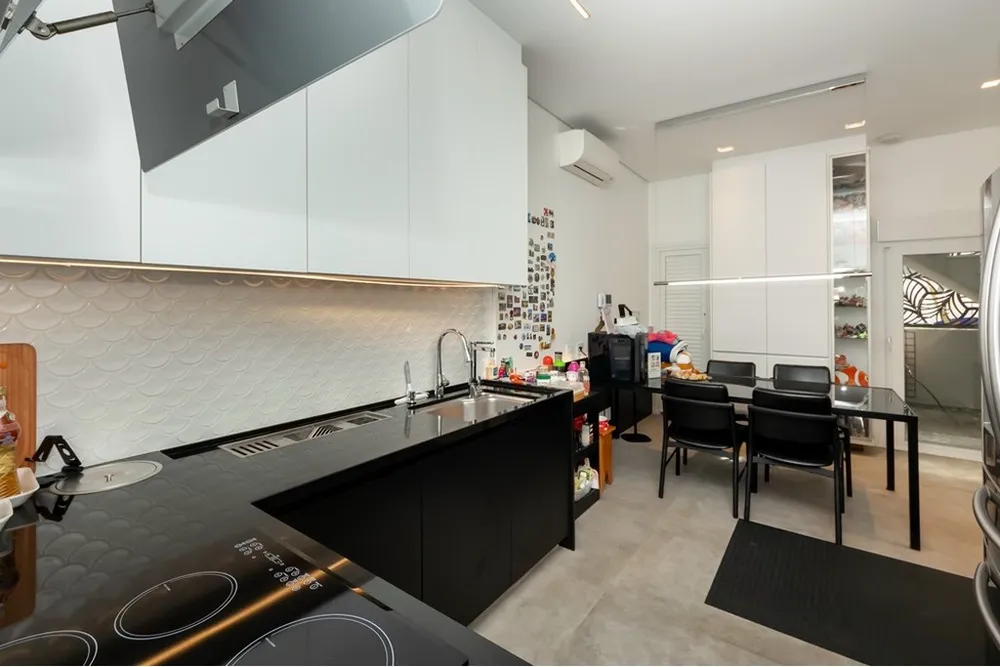 Casa, 4 quartos, 256 m² - Foto 1