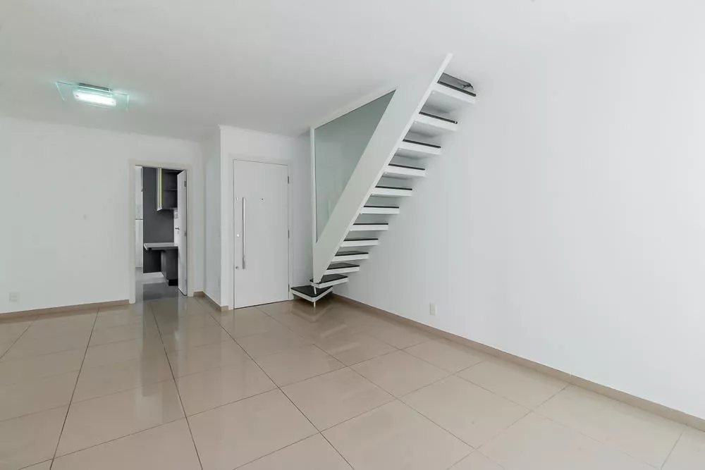 Cobertura à venda com 3 quartos, 180m² - Foto 2