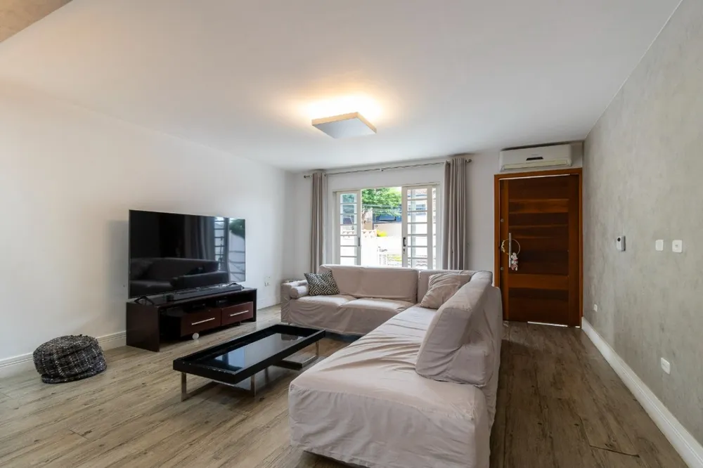 Casa, 3 quartos, 243 m² - Foto 1