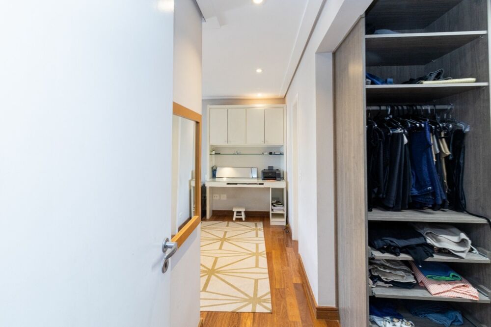 Apartamento à venda com 3 quartos, 226m² - Foto 4