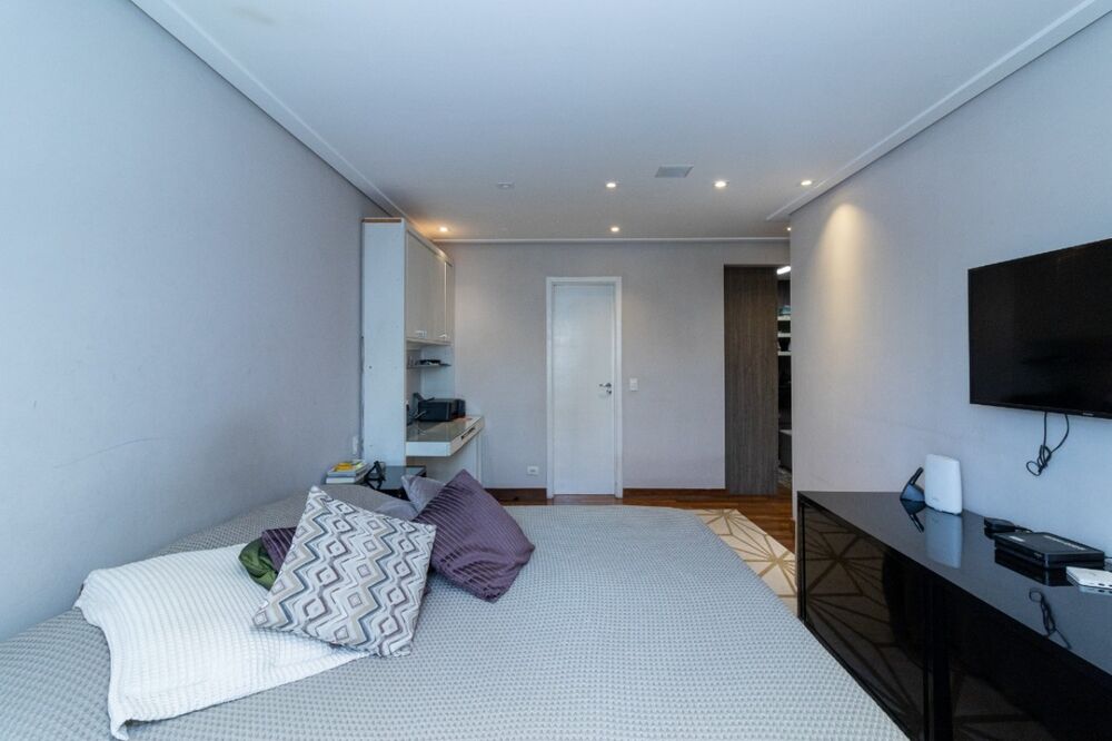 Apartamento à venda com 3 quartos, 226m² - Foto 5