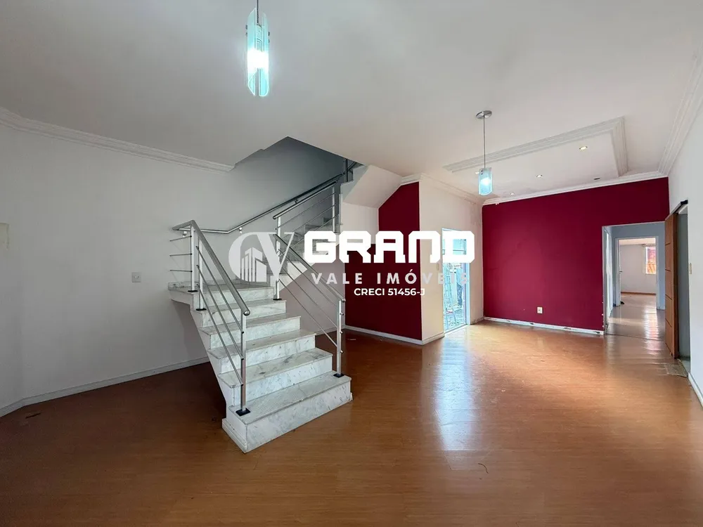 Casa, 3 quartos, 220 m² - Foto 1