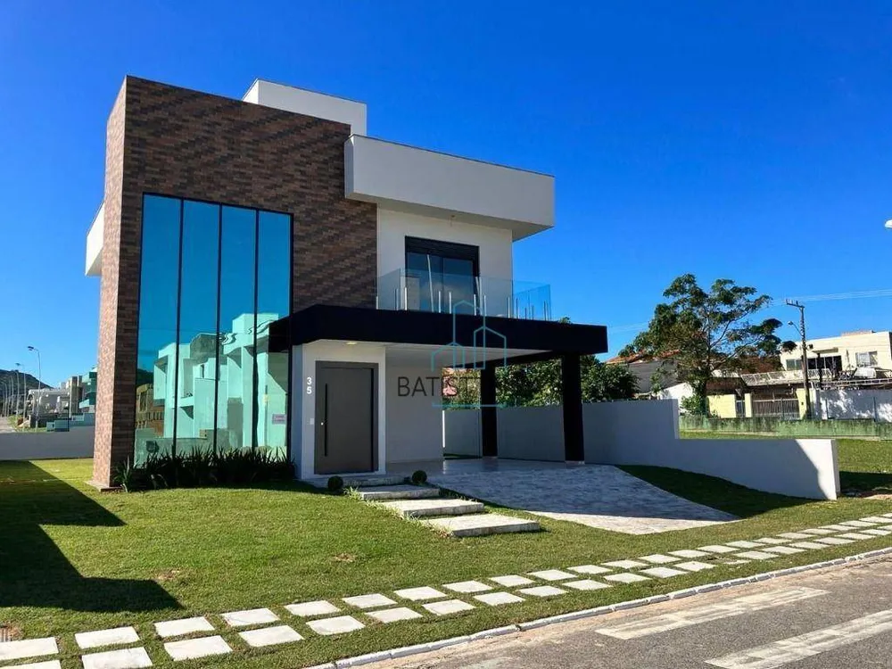 Casa, 3 quartos, 221 m² - Foto 1