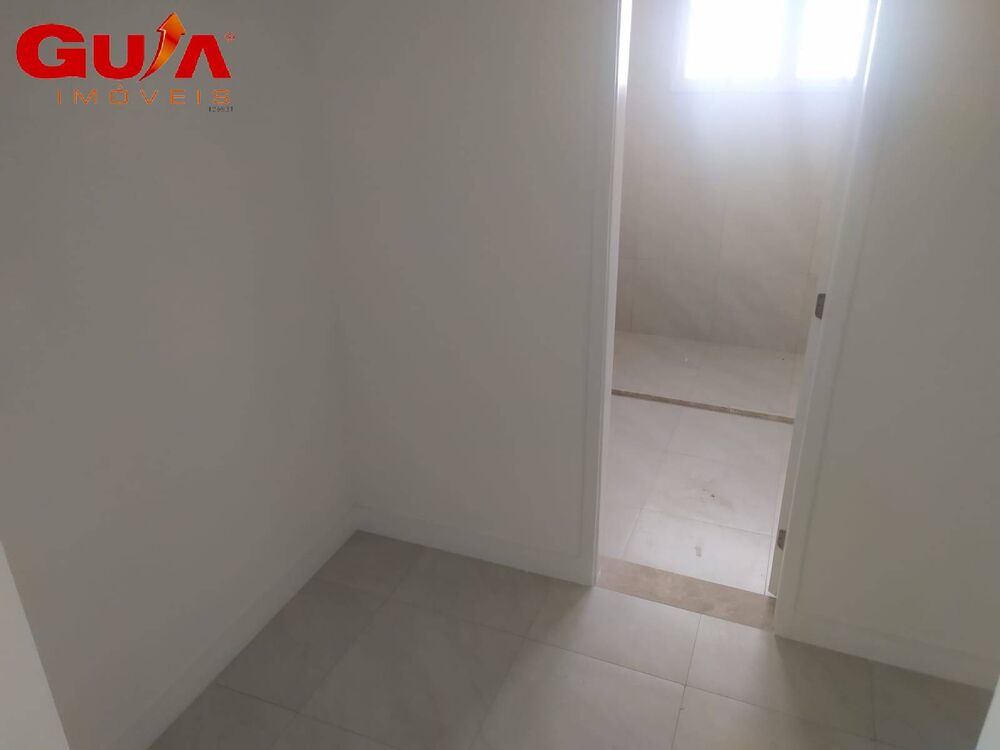 Casa de Condomínio à venda com 3 quartos, 237m² - Foto 2