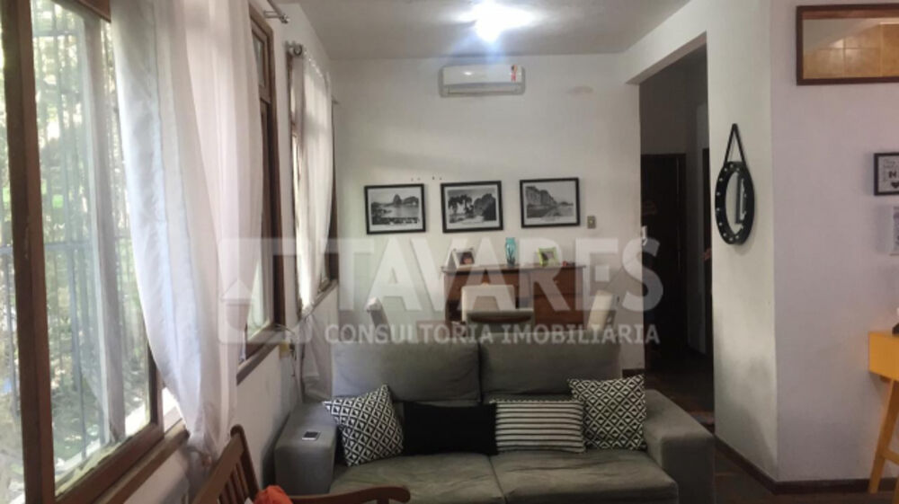 Casa à venda com 5 quartos, 256m² - Foto 2