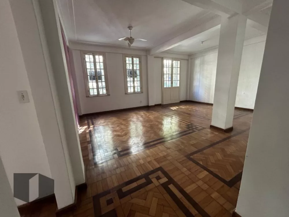 Apartamento à venda com 3 quartos, 151m² - Foto 2