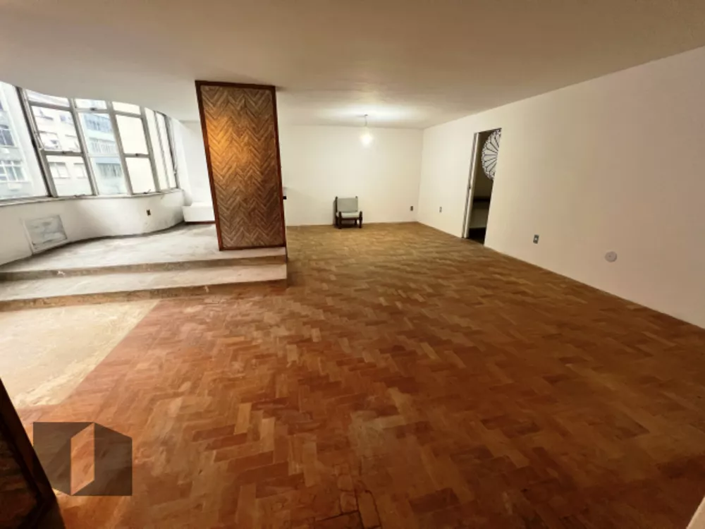 Apartamento à venda com 4 quartos, 220m² - Foto 2