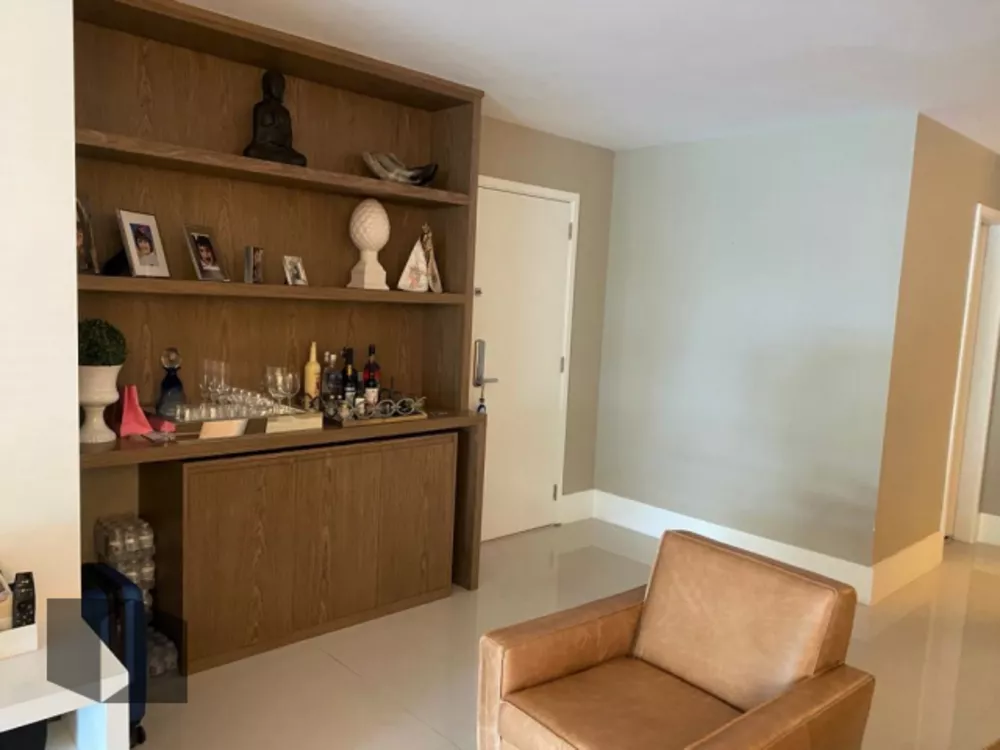 Apartamento à venda com 4 quartos, 221m² - Foto 5