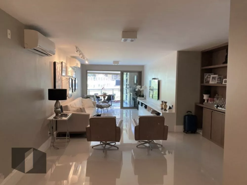 Apartamento à venda com 4 quartos, 221m² - Foto 1