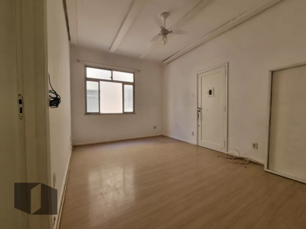 Apartamento à venda com 2 quartos, 66m² - Foto 2