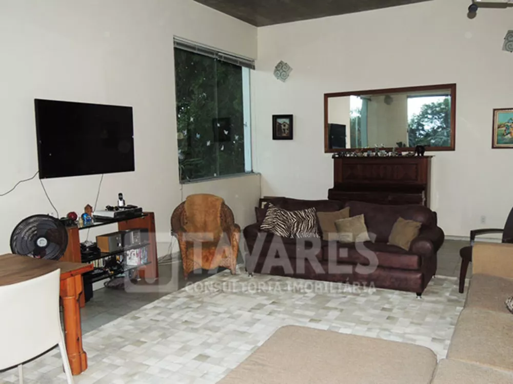 Casa à venda com 4 quartos, 600m² - Foto 2