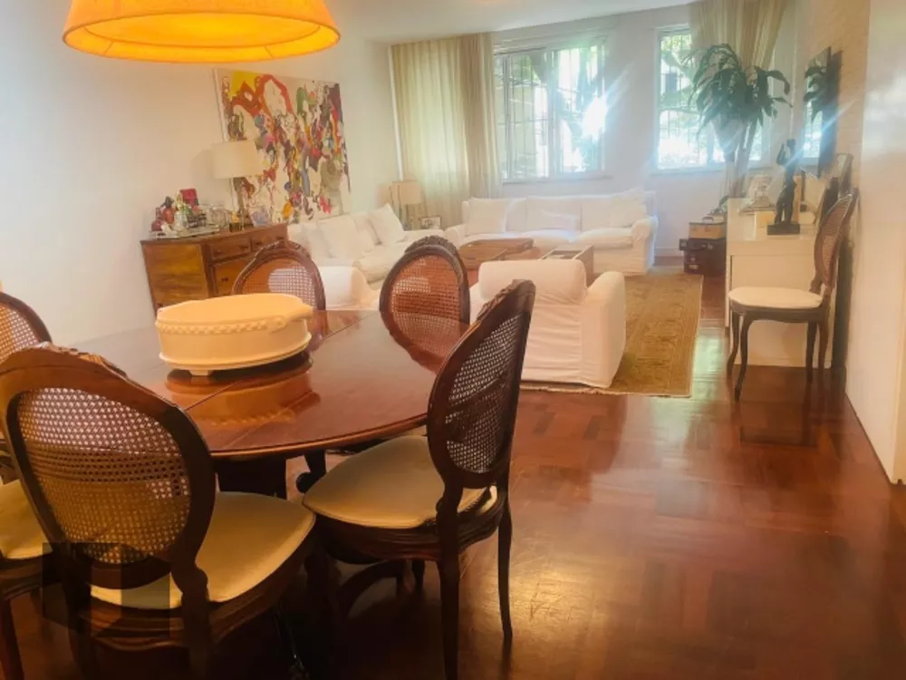 Apartamento à venda com 3 quartos, 160m² - Foto 2