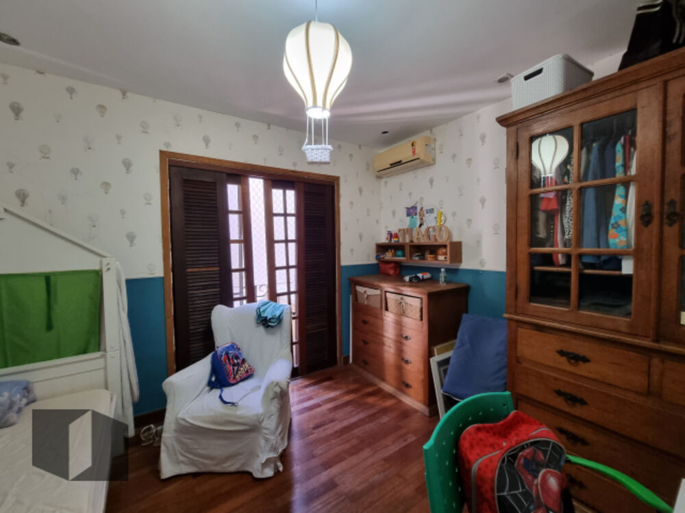 Casa à venda com 4 quartos, 250m² - Foto 4