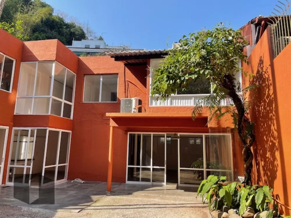 Casa à venda com 3 quartos, 292m² - Foto 1