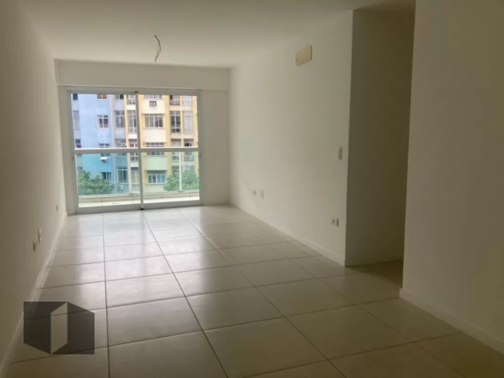 Apartamento à venda com 3 quartos, 97m² - Foto 2