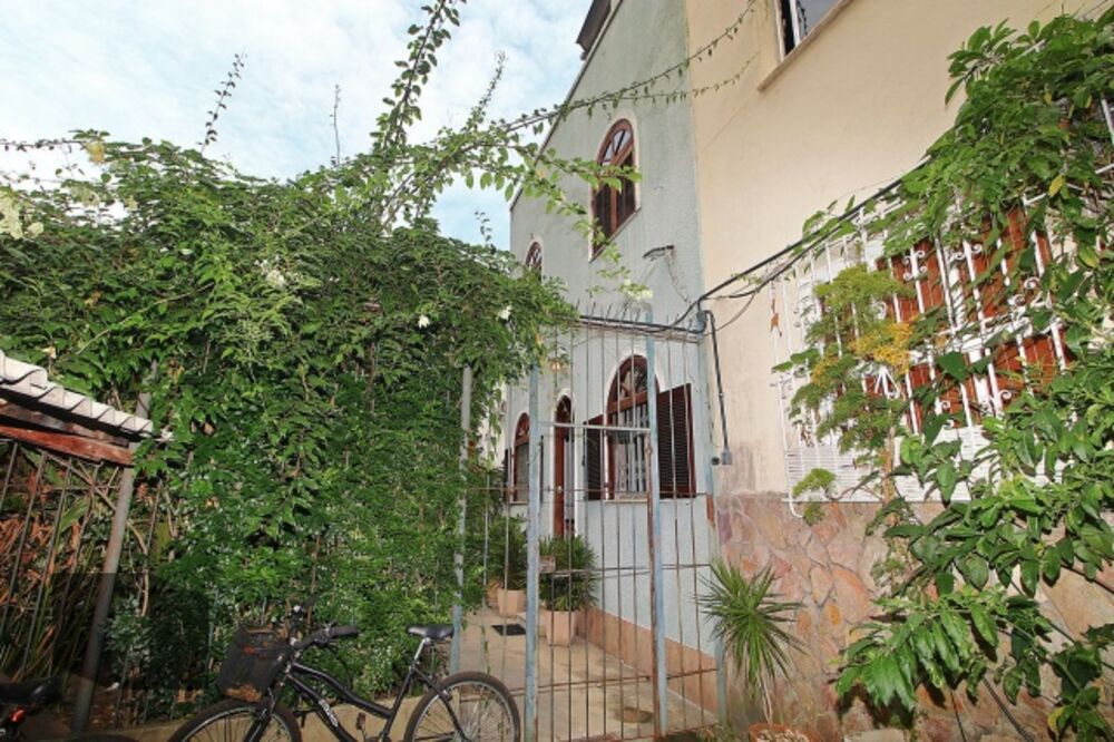 Casa, 4 quartos, 237 m² - Foto 1